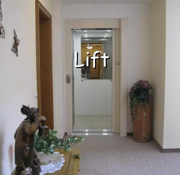 مبيت وإفطار Pension Schlömmer