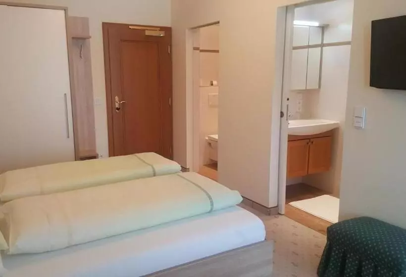 مبيت وإفطار Pension Schlömmer