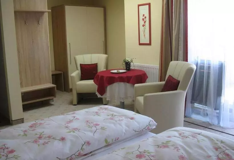 مبيت وإفطار Pension Schlömmer