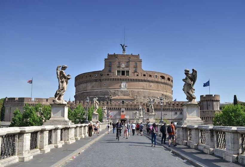 فندق At Your Place