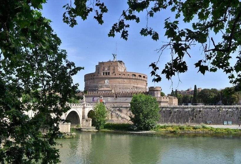 فندق At Your Place