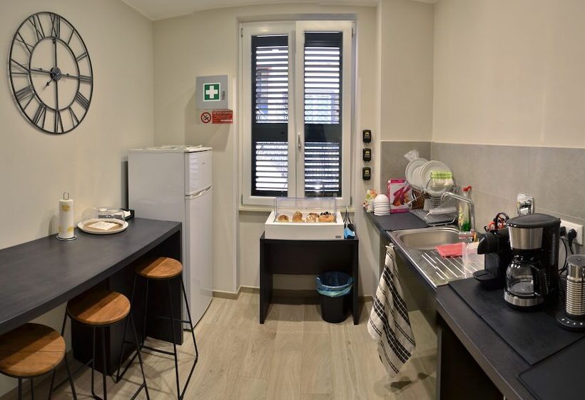 فندق At Your Place