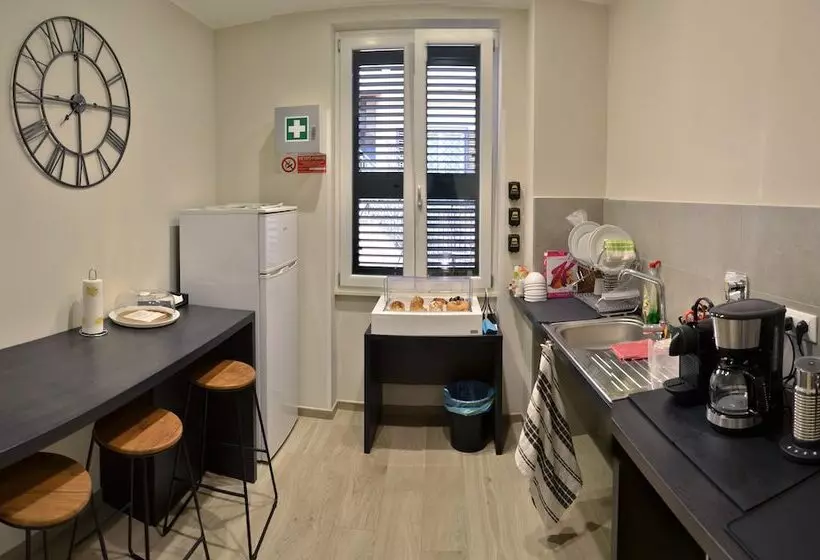 هتل At Your Place