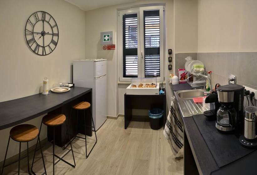 فندق At Your Place