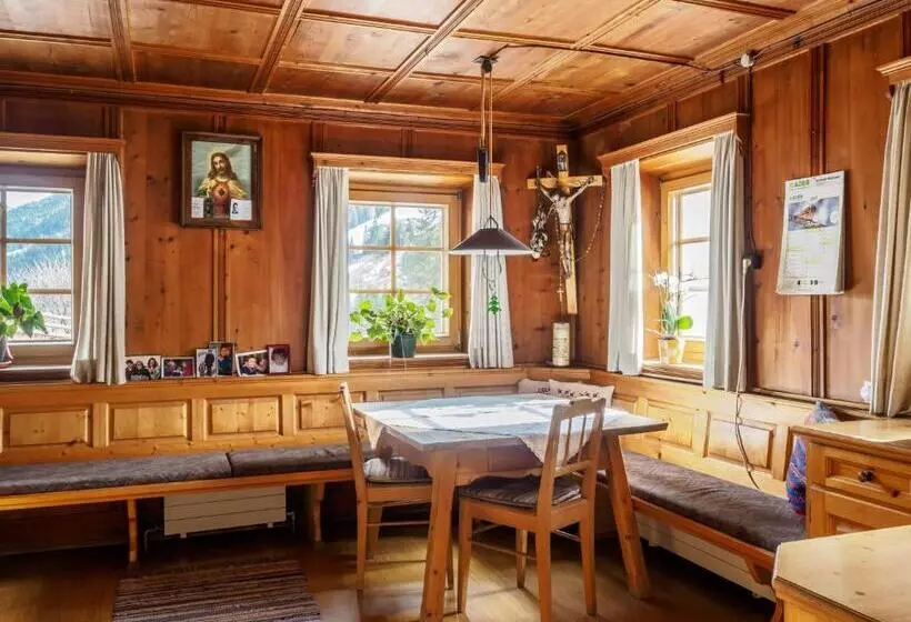 Hotelli Bauernhof Untergrafer