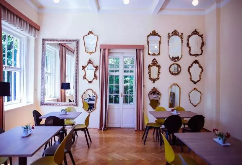 هتل Carinthia Velden