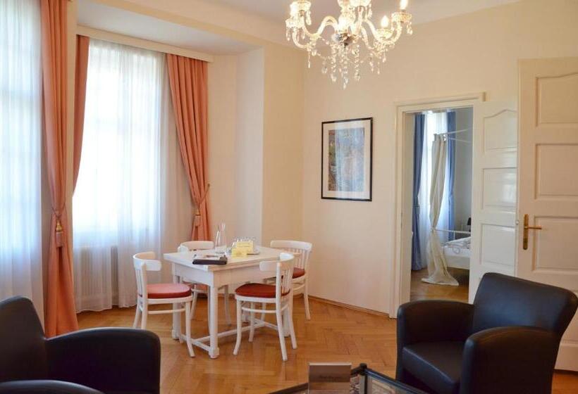 Hotelli Carinthia Velden