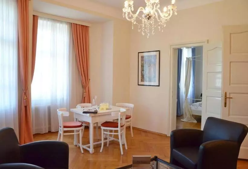 هتل Carinthia Velden