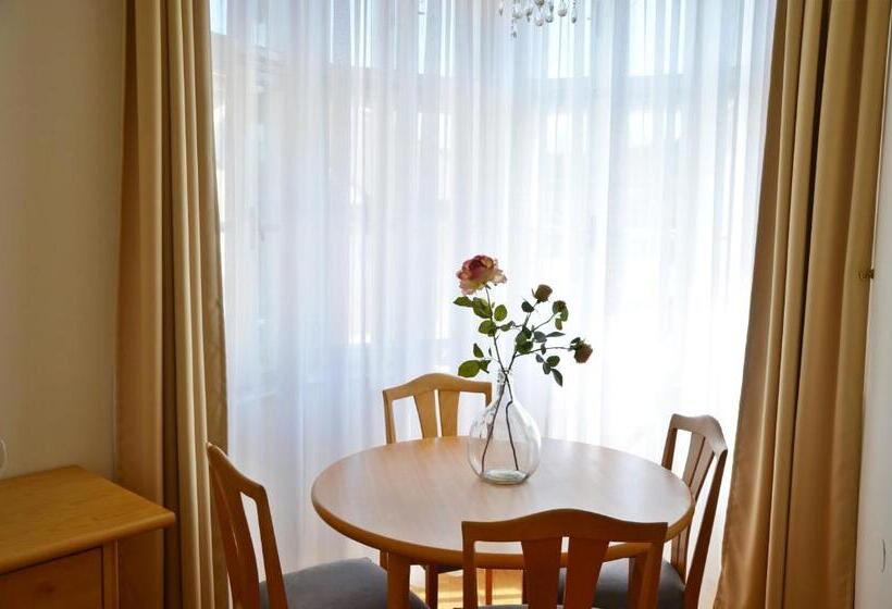 Hotelli Carinthia Velden