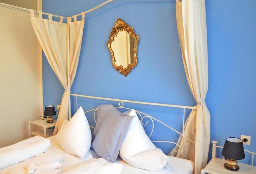 Hotelli Carinthia Velden