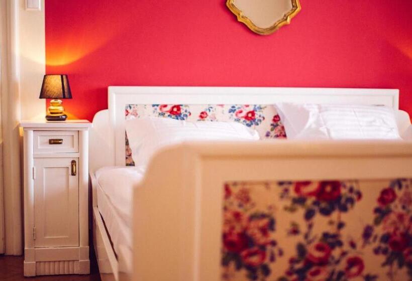 Hotelli Carinthia Velden