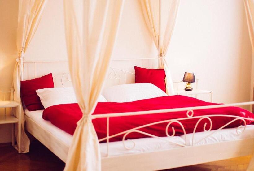 Hotelli Carinthia Velden