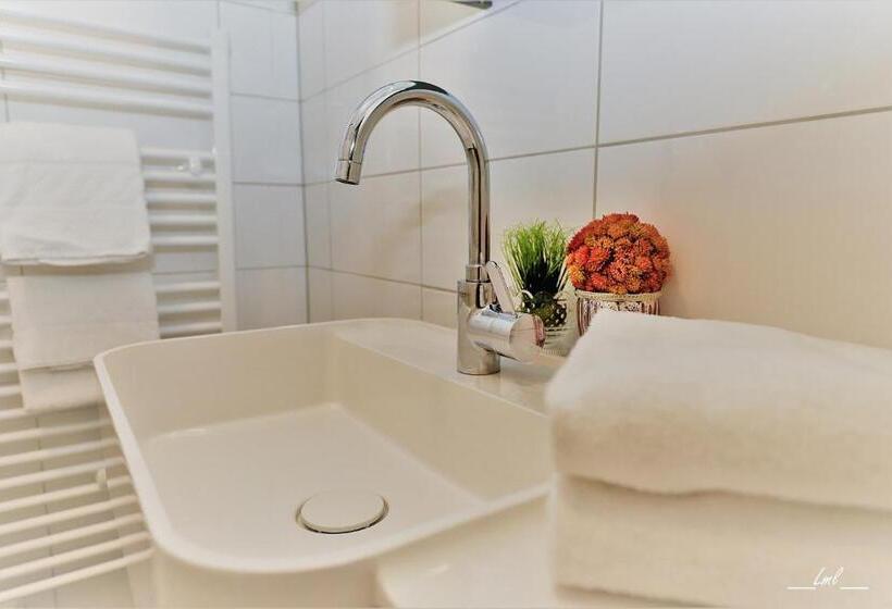 Hotelli Carinthia Velden