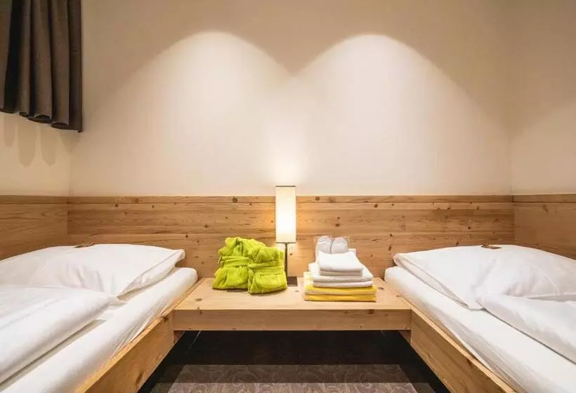 Отель Der Heinrichshof