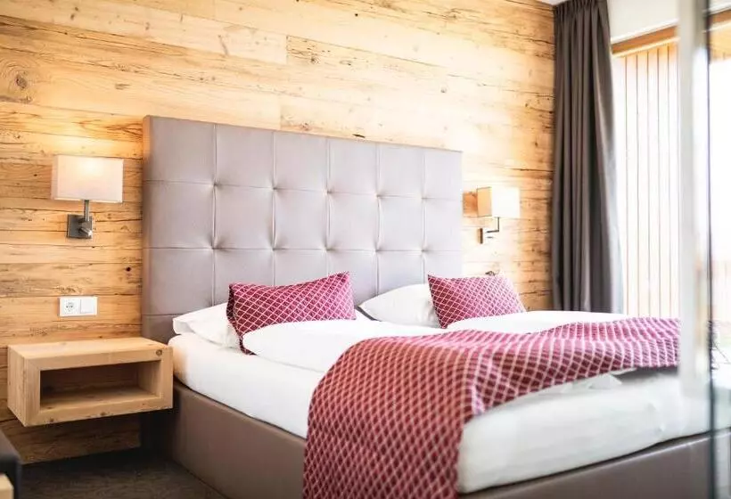 Отель Der Heinrichshof