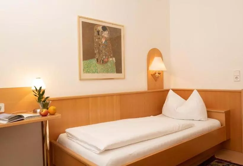 ホテル Liebeteggerklagenfurt