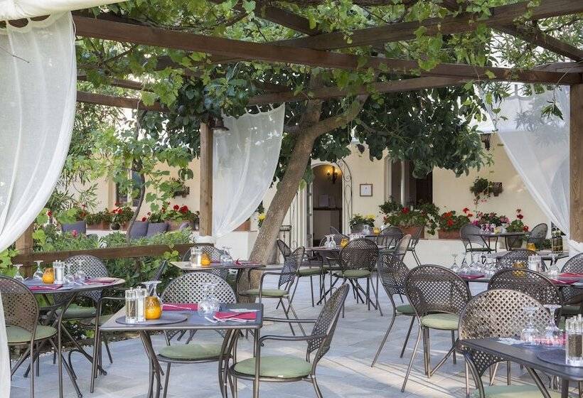 فندق Santo Stefano