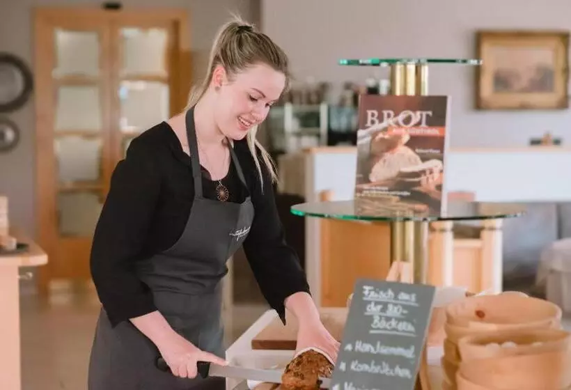 فندق Tiefenbrunn Gardensuites & Breakfast