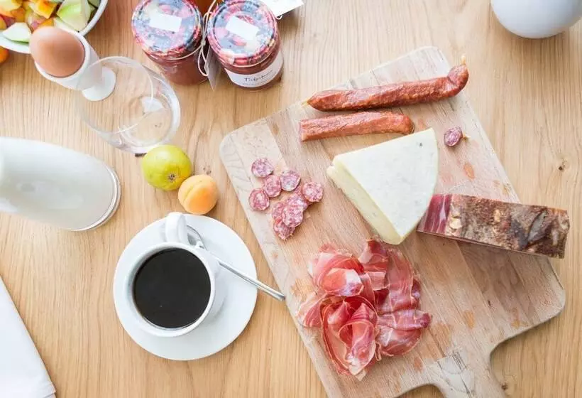 فندق Tiefenbrunn Gardensuites & Breakfast