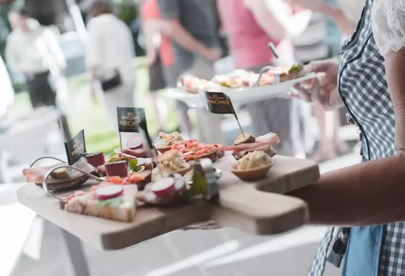 فندق Tiefenbrunn Gardensuites & Breakfast