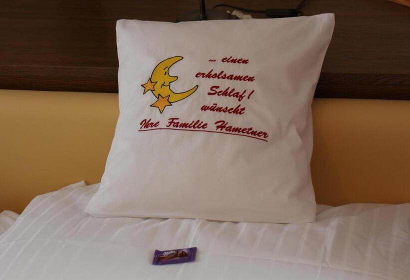 펜션 Gasthof Hametner Mit Innviertlerhof Mit Direktem Zugang Zur Therme Mediterrana Durch Unseren Garten!