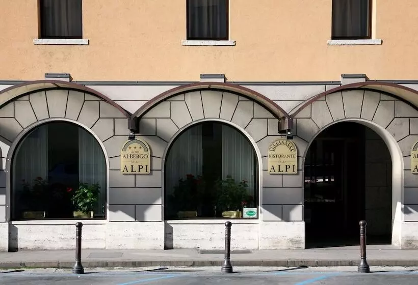 هتل Albergo Delle Alpi