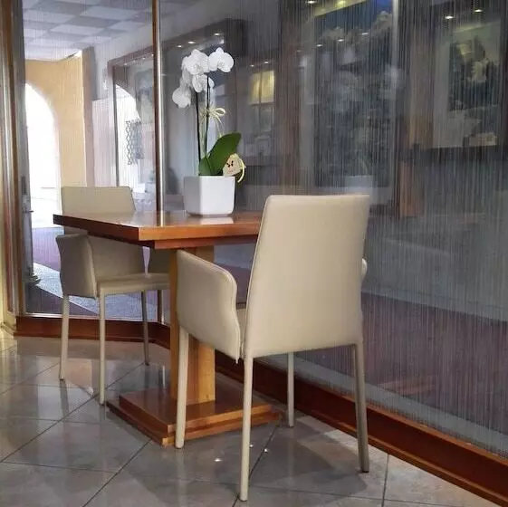 هتل Albergo Delle Alpi