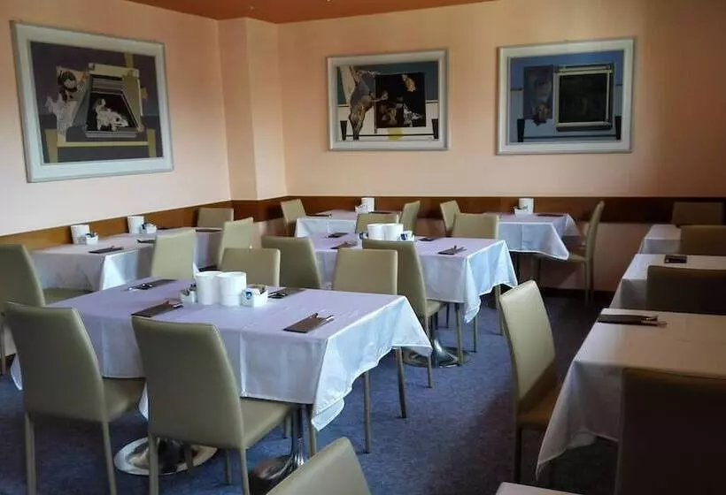 هتل Albergo Delle Alpi