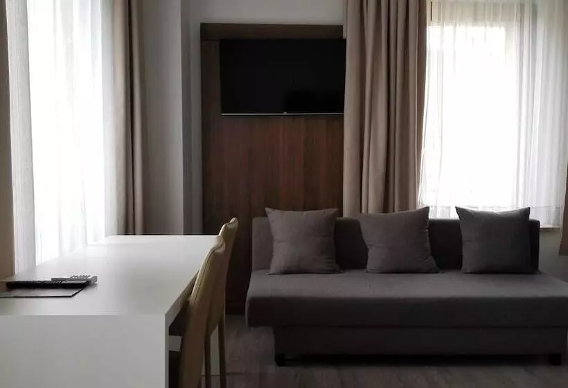 هتل Albergo Delle Alpi