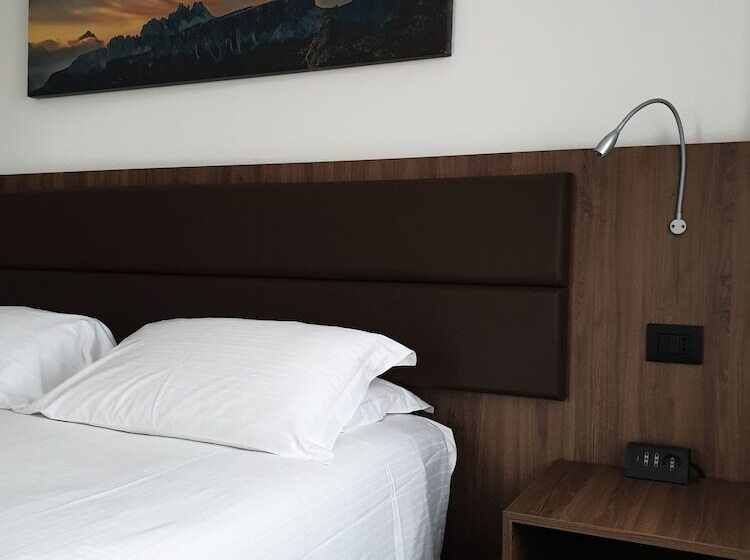 هتل Albergo Delle Alpi