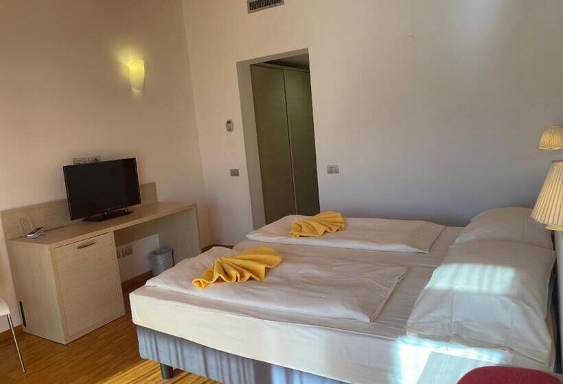 فندق Garda Sporting Club