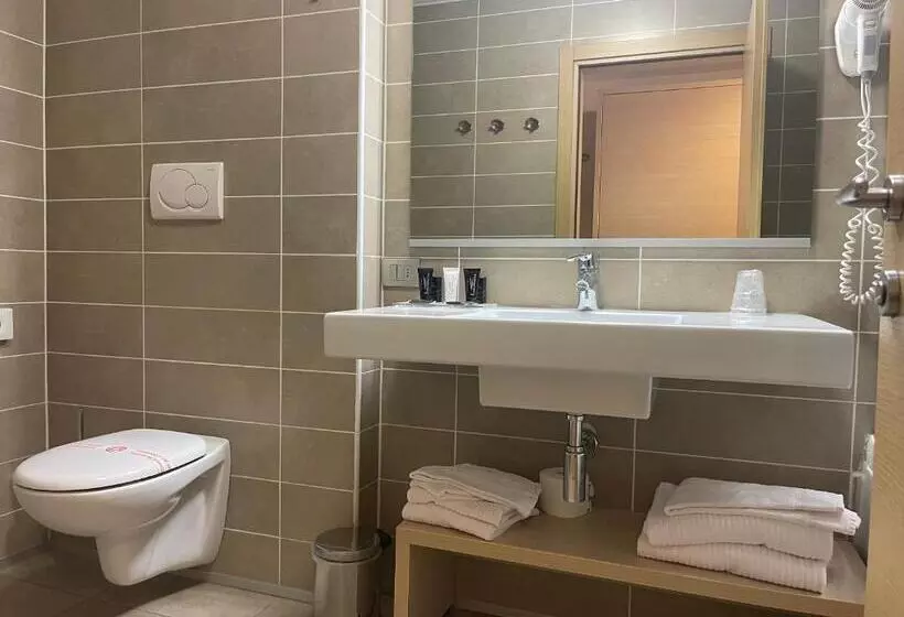 فندق Garda Sporting Club