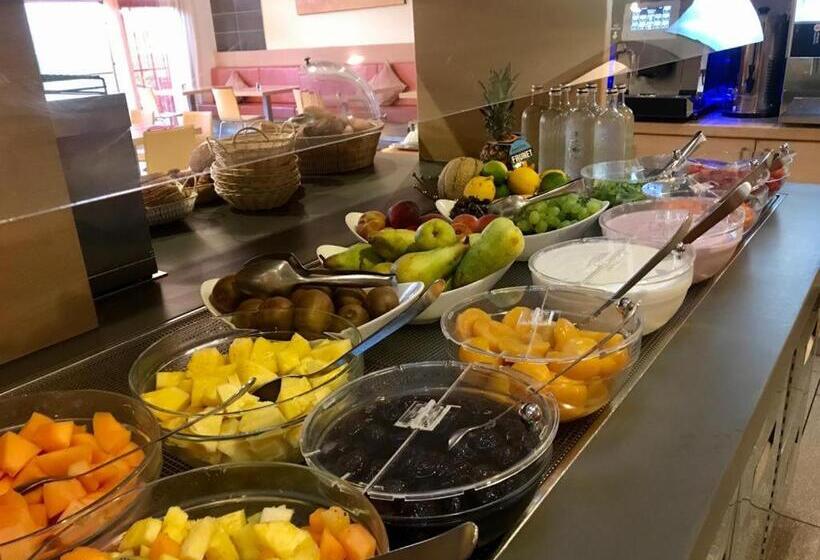 فندق Garda Sporting Club