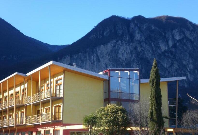 فندق Garda Sporting Club