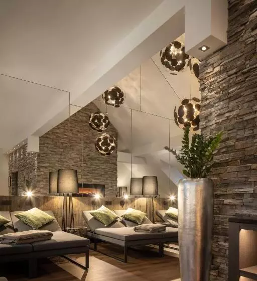 Отель Gasthof Höttl