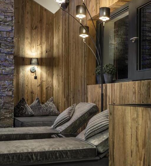 Hotel Gasthof Höttl