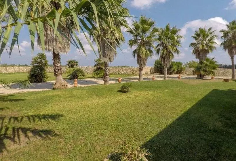 هتل Masseria & Spa Luciagiovanni