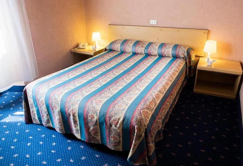 בית מלון כפרי Milano Pool & Garden