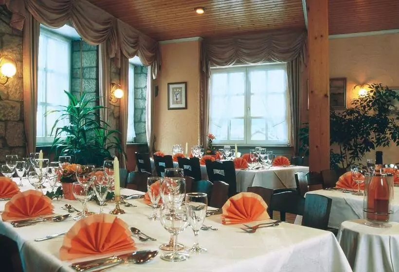 Cross Country Hotel Hirsch