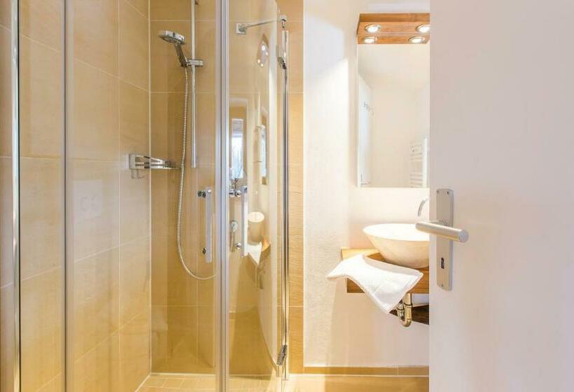 住宿加早餐  Bartl Pension