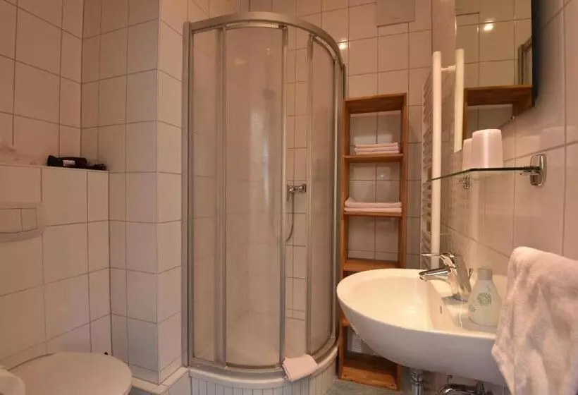 تختخواب و صبحانه Pension Villa Gisela