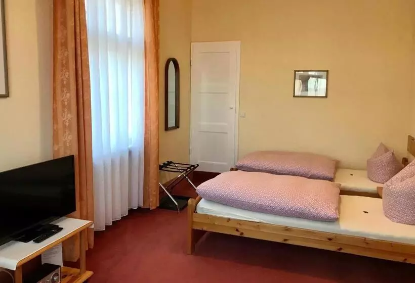 تختخواب و صبحانه Pension Villa Gisela