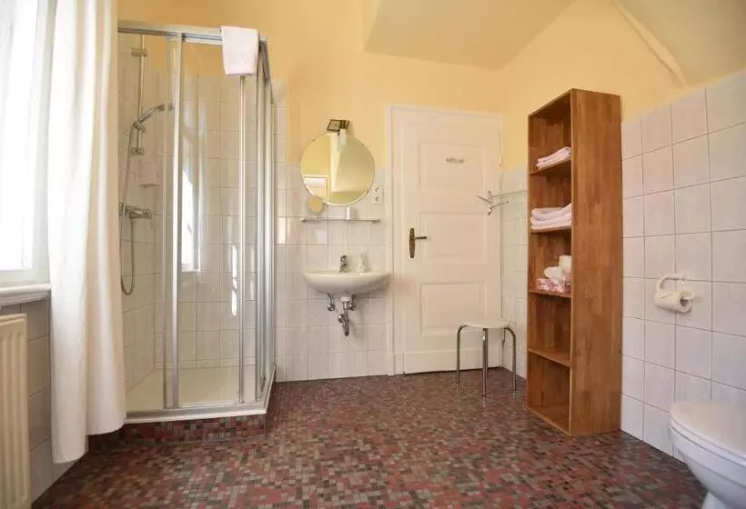 تختخواب و صبحانه Pension Villa Gisela