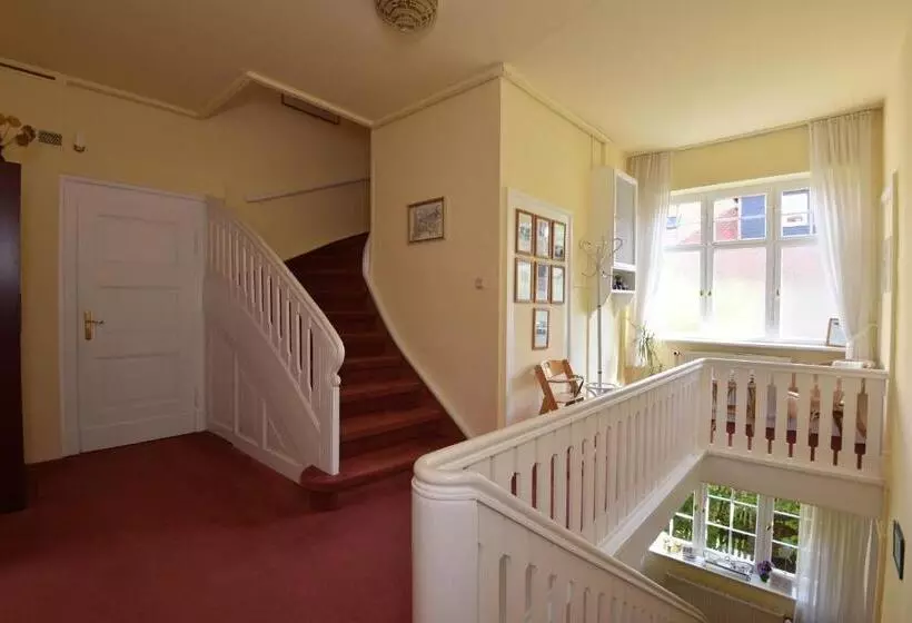 تختخواب و صبحانه Pension Villa Gisela