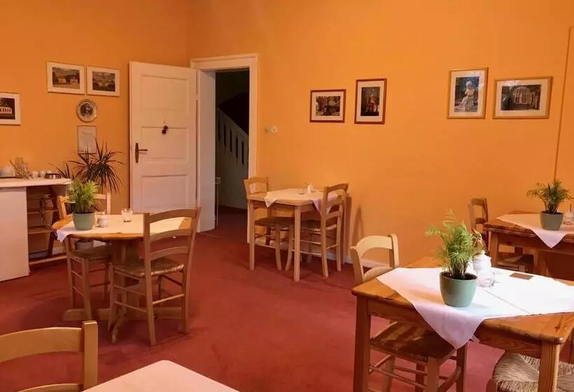 تختخواب و صبحانه Pension Villa Gisela