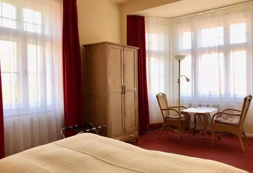 تختخواب و صبحانه Pension Villa Gisela