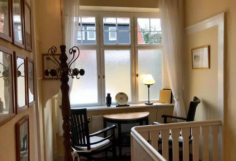 تختخواب و صبحانه Pension Villa Gisela