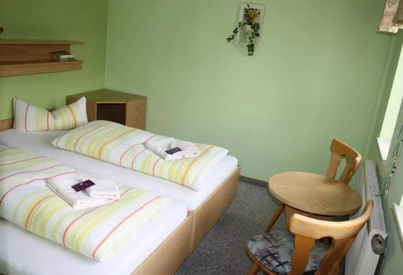 تختخواب و صبحانه Wellness Hotel Pension & Gaststätte Riedel