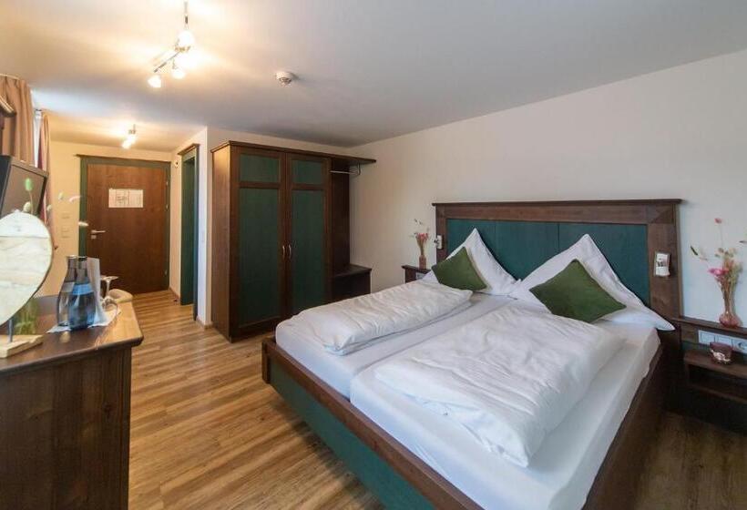 호텔 Restaurant Auerhahn