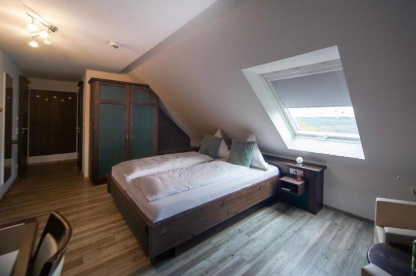 호텔 Restaurant Auerhahn